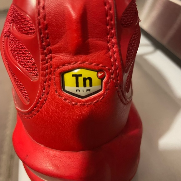 Nike Air Max Plus GS University Red size 6.5Y / WMNS 8 - Picture 3 of 5